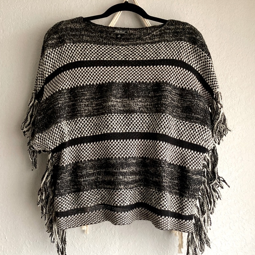 Lucky Brand Poncho Sweater SizeM Black And Cream